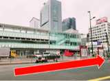 JR「新宿駅」南口を背にし、右手に進みます。バスタ新宿を左手にしながら、初台方面へ甲州街道沿いにお進みください。