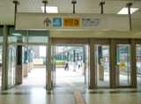 京王線「府中駅」南側の「出口3」を出まして、直進ください。