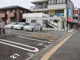 大和市役所正面口の向かいにございます。
店舗隣に無料駐車場を5台分ご用意しております。