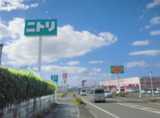 【松橋方面よりお越しのお客さま】
県道14号線を南進し、
新幹線の高架をくぐると左手にニトリが見えて参ります。
そのまま約1.7km直進しますと、左手に店舗がございます。