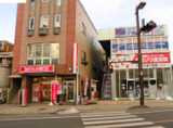 埼玉県道226号沿いに進んでいただくと、左手に「ほけんの窓口  入間店」がございます。
