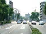 県道86号線(黄金山通り)は左向かいにある県立大学の交差点を左折。