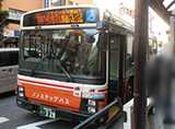 JR常磐線/東武アーバンパークライン「柏駅」西口から路線バスも運行しております。
（東武バス4番乗り場・【柏05系統】若柴循環）