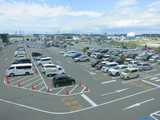 「シンフォニープラザ沼館」施設内の無料大型駐車場（900台）をご利用ください。