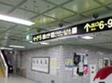 【地下鉄でご来店の場合】
地下鉄「新さっぽろ駅」からは、5番出口を地上2Fまで登ると「duo2」入口（2F）です。
