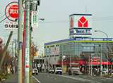 札幌市街より国道275号線を当別方向に向かい、ヤマダデンキの手前に「イオンモール札幌苗穂店」がございます。
「イオンモール札幌苗穂店」の１Ｆに「ほけんの窓口」がございます。