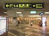 【阪急線「川西能勢口駅」からのアクセス①】
西改札口を出て左側（南側）、2番出口からデッキに出ます。