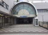 【JR線「川西池田駅」からのアクセス③】
川西阪急の奥にアステ川西がございます。
写真の入口を入って斜め右奥の反対側出入口付近にお店がございます。