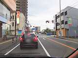 そのまま富士市方面へ直進します。
「富士宮駅」を過ぎていただき、ヤマト動物病院向かいに「ほけんの窓口　富士宮店」がございます。