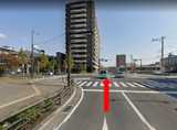 名鉄「太田川駅」のロータリーを左手にして、『太田川駅前』交差点を東に進み、
写真中央の高層マンションを過ぎてすぐ左折してください。