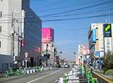 ケンタッキーを通りすぎ、「岡2丁目」交差点を府道堺大和高田線を右折、藤井寺市役所方面へお進みください。