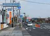 JR関西本線「富田駅」からは、国道一号線沿いを「四日市北警察署」より桑名方面にお進みください。