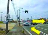 国道8号線「倉光東」を右折します。