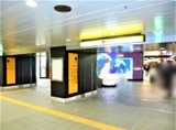 【地下からお越しの場合】
大阪メトロ御堂筋線「梅田駅」北改札を出て
5番出口方面へお進みください。