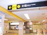 大阪メトロ千日前線「野田阪神駅」、
JR東西線「海老江駅」（地下）からお越しのお客さまは
【大阪メトロの⑦番出口】を目指してお進みください。
地上に出ますと目の前のKADOYA BLDの3Fに
「ほけんの窓口」がございます。