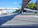 愛知大学前交差点を柱町方面に曲がってください。
緩やかなカーブになっている道路をそのまま直進してください。