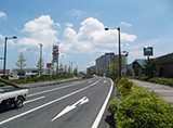 大崎市民病院とファミリーマートがある交差点を左折ください。