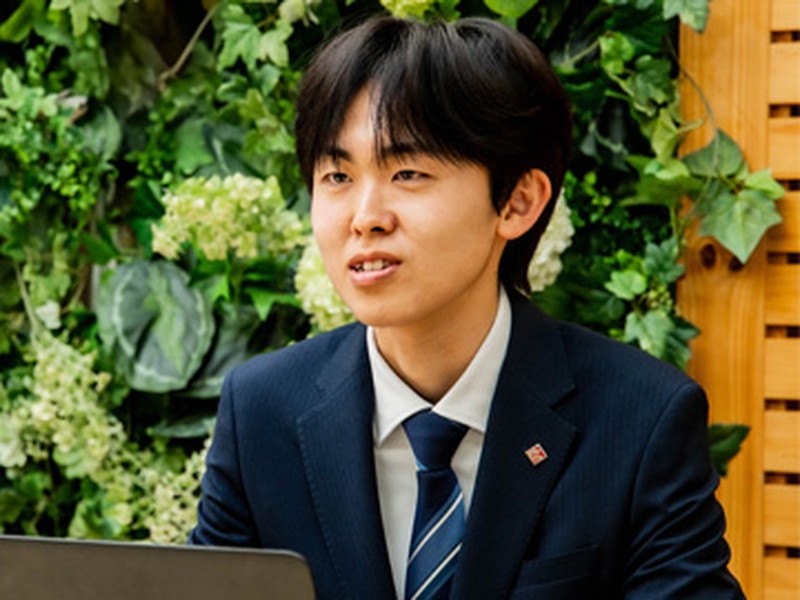 自分がお客さまだったら どんなスタッフに相談したいか、 常にお客さまの目線に立つことを心がけています。