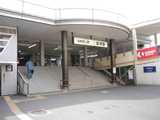 高尾駅 南口を出たら、東側ドトールコーヒーさん側に歩きます。